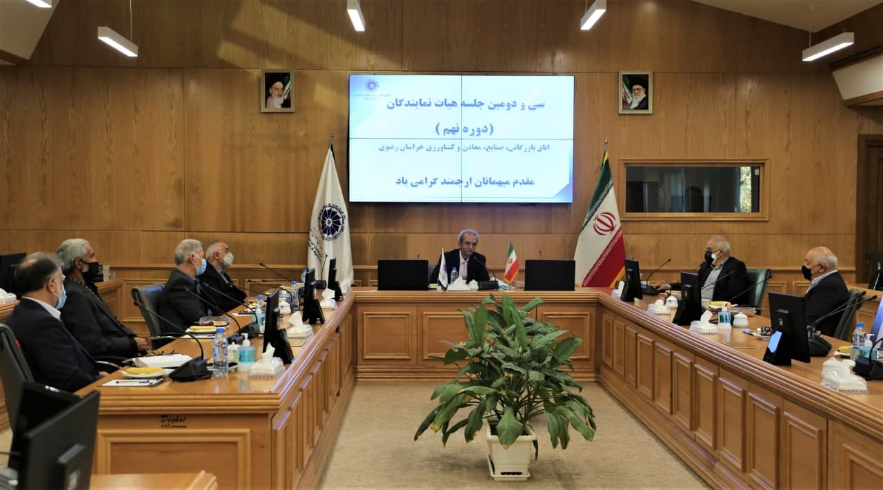 رئیس اتاق ایران گلایه کرد:  بی‌مهری به بخش تولید؛ در اولویت‌دهی و تخصیص واکسن کرونا